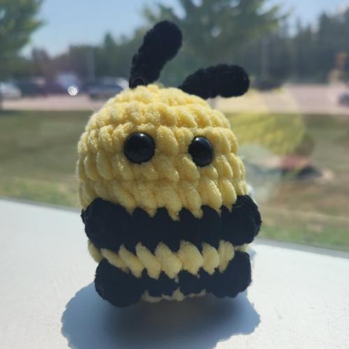 Crocheted Bee- hidden scavenger hunt item