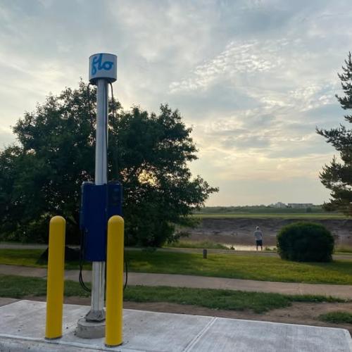 Electric vehicle charging station