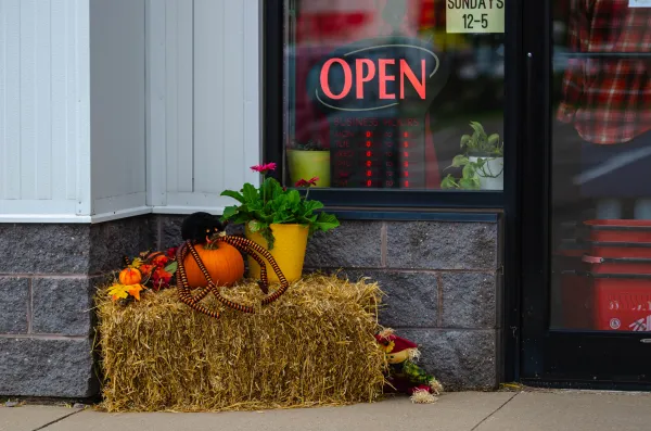 Hay bale display with a spider and pumpkin on it 