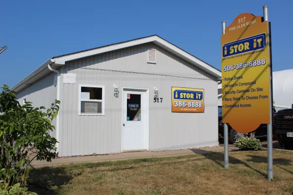 Exterior of I Stor It office and business signage