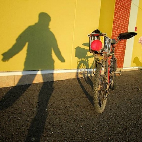 De Chirico self portrait.
.
.
.
.
#shadowselfportrait #bicycle #dechirico